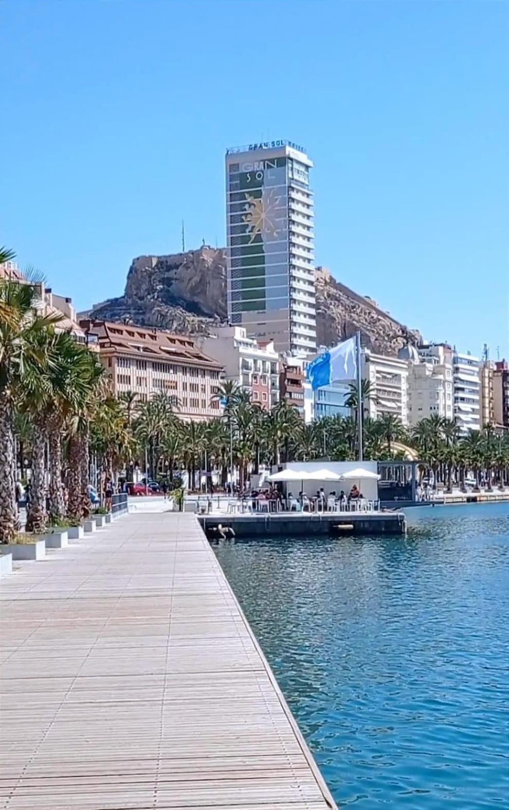 Gran Atico Con Terraza En El Centro De Alicante Exterior photo