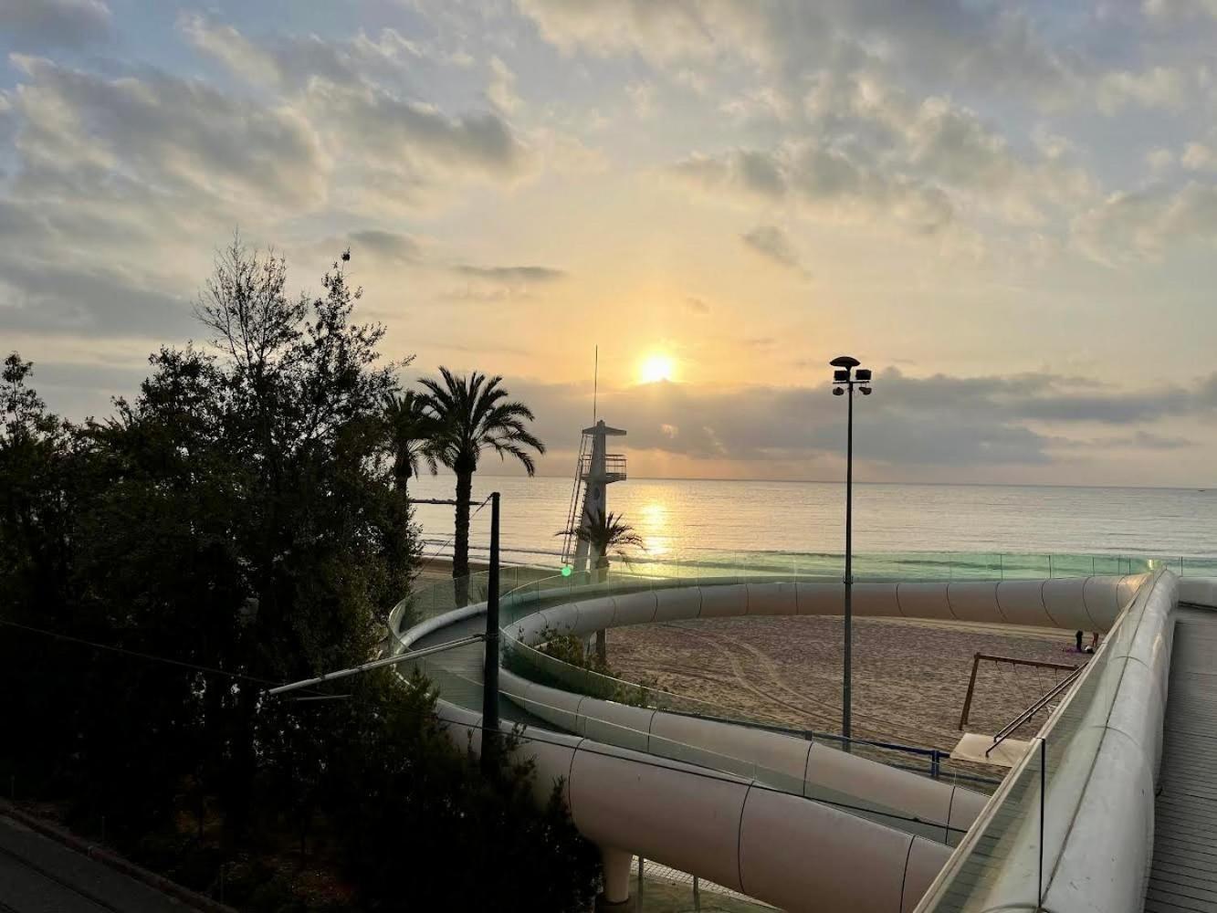 Gran Atico Con Terraza En El Centro De Alicante Exterior photo